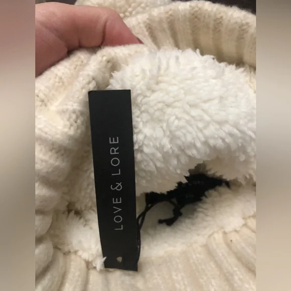 BNWT Love & Lore Cozy Oatmeal Knit Hat and Mittens Set - Picture 3 of 4